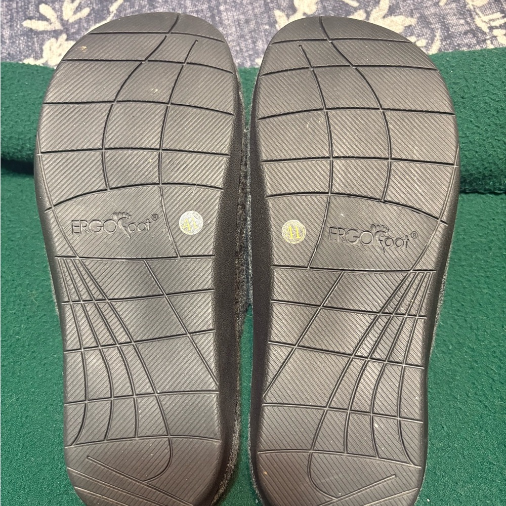 Cozy Gray Women's Slippers‎ - Picture 5 of 5